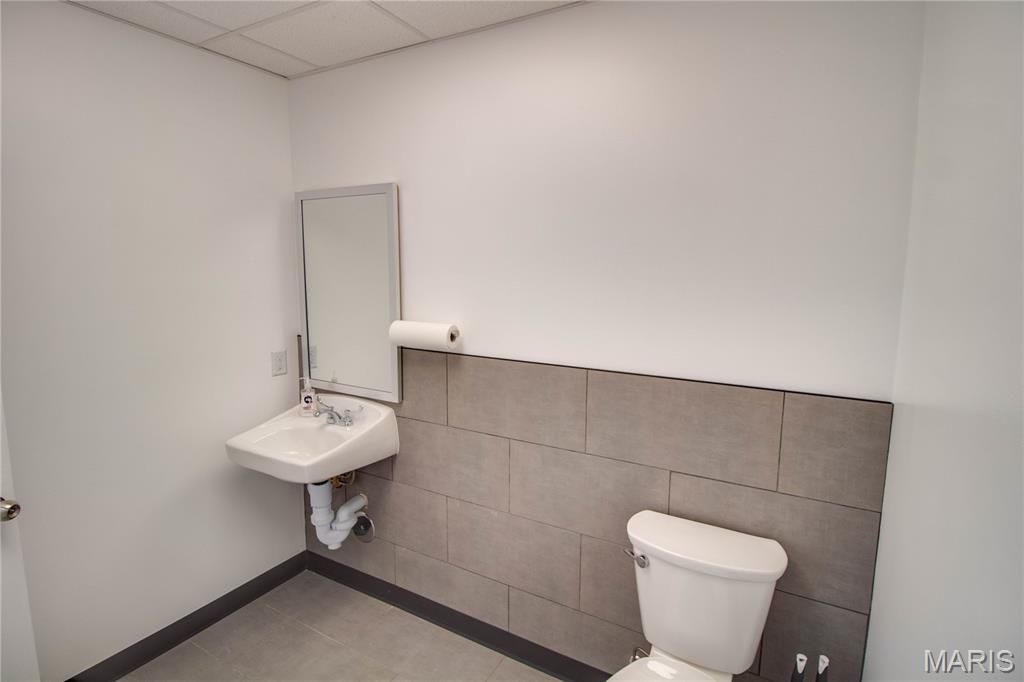 Image 15 of property listing at 107 N State Street, Jerseyville, IL 62052