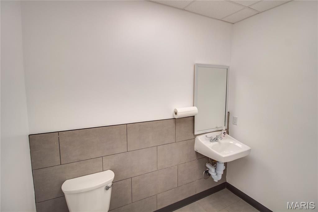Image 16 of property listing at 107 N State Street, Jerseyville, IL 62052