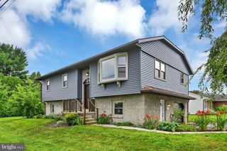 122 OLD MILL RD, Ephrata, PA 17522