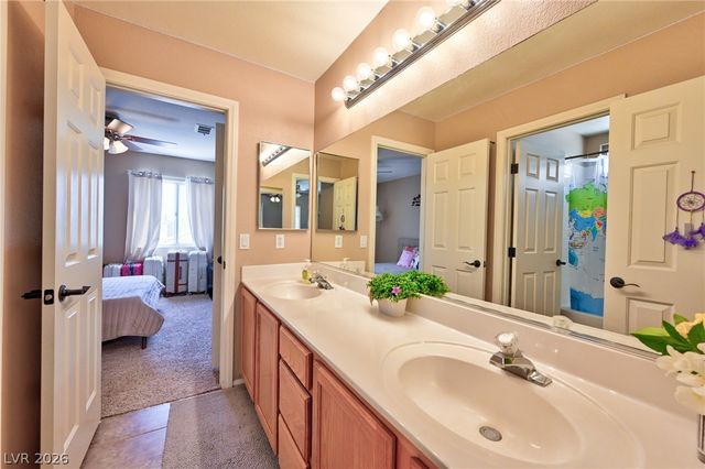 4925 Whisper Lake Avenue, Las Vegas, NV 89131