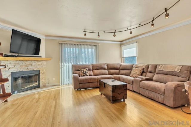 7861 Cimarron Ln, La Mesa, CA 91942