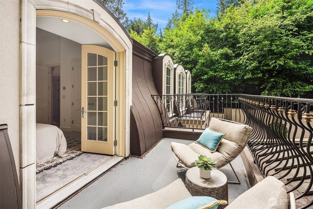 3210 Hunts Point Road, Hunts Point, WA 98004