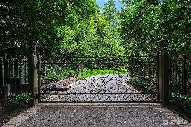 3210 Hunts Point Road, Hunts Point, WA 98004