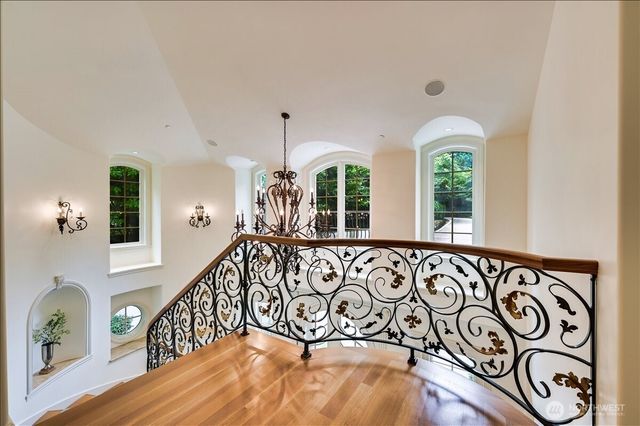 3210 Hunts Point Road, Hunts Point, WA 98004