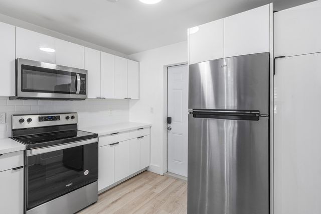 950 NE 23rd Place, Pompano Beach, FL 33064