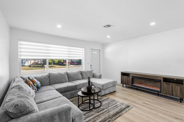 950 NE 23rd Place, Pompano Beach, FL 33064