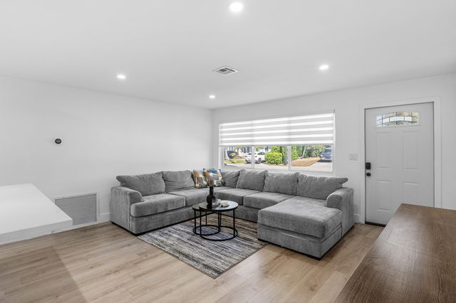 950 NE 23rd Place, Pompano Beach, FL 33064