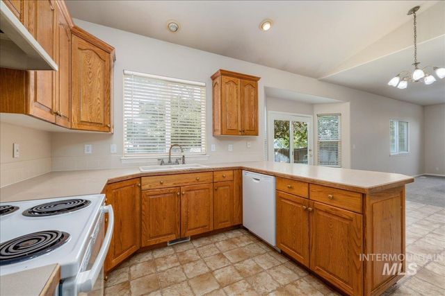952 E Hawk St, Meridian, ID 83646