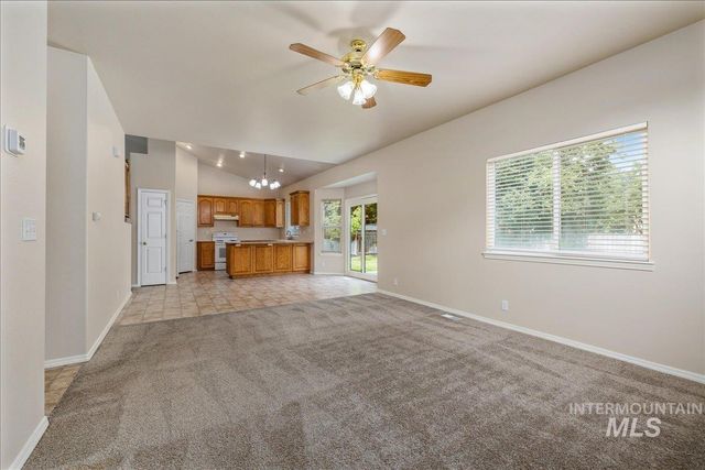 952 E Hawk St, Meridian, ID 83646