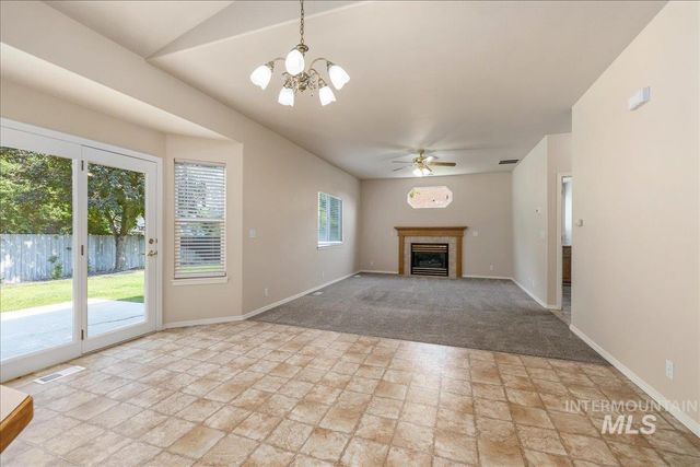 952 E Hawk St, Meridian, ID 83646