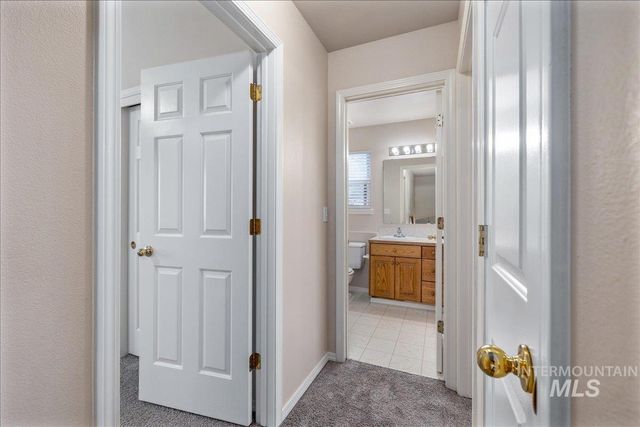 952 E Hawk St, Meridian, ID 83646