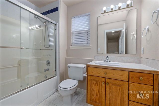 952 E Hawk St, Meridian, ID 83646