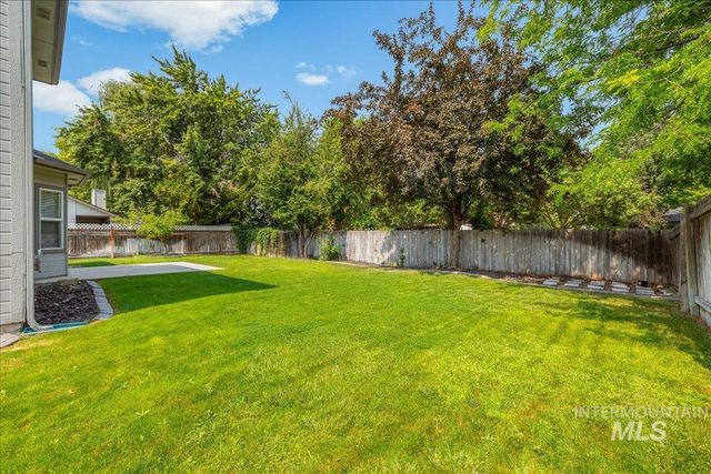 952 E Hawk St, Meridian, ID 83646