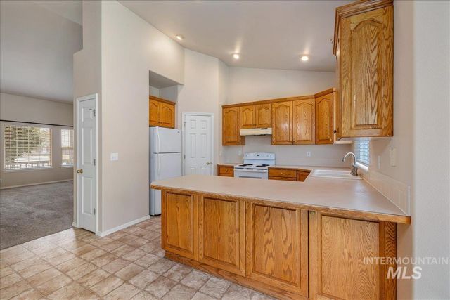 952 E Hawk St, Meridian, ID 83646
