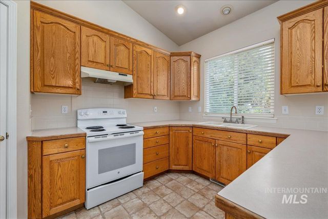 952 E Hawk St, Meridian, ID 83646