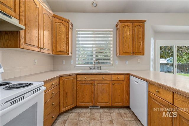 952 E Hawk St, Meridian, ID 83646