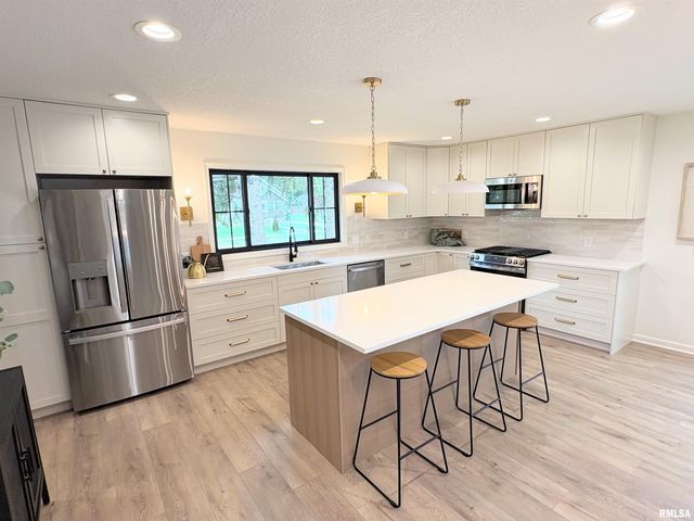 505 E LOCUST Street, Geneseo, IL 61254