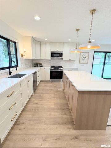 505 E LOCUST Street, Geneseo, IL 61254