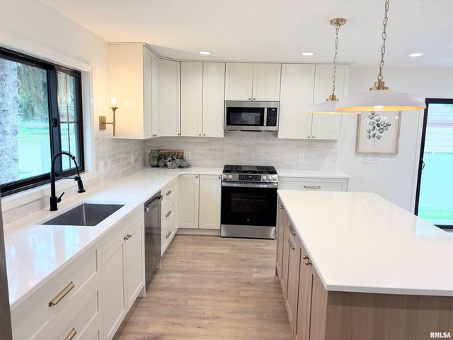 505 E LOCUST Street, Geneseo, IL 61254