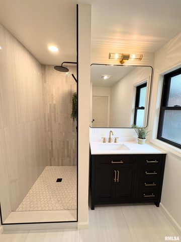 505 E LOCUST Street, Geneseo, IL 61254