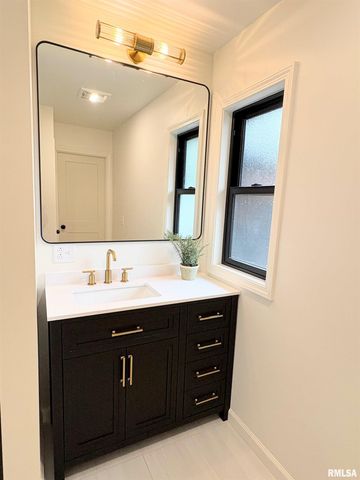 505 E LOCUST Street, Geneseo, IL 61254