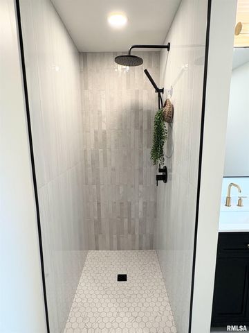 505 E LOCUST Street, Geneseo, IL 61254