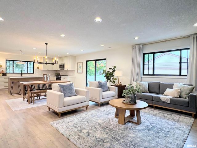 505 E LOCUST Street, Geneseo, IL 61254