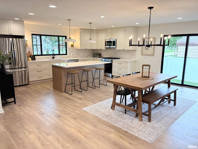 505 E LOCUST Street, Geneseo, IL 61254