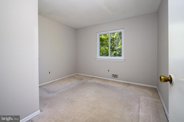 4 DONNER CT, Monmouth Junction, NJ 08852