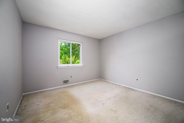 4 DONNER CT, Monmouth Junction, NJ 08852