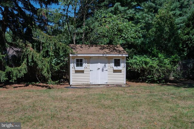4 DONNER CT, Monmouth Junction, NJ 08852