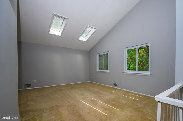 4 DONNER CT, Monmouth Junction, NJ 08852