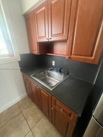 305 69th St 205, Miami Beach, FL 33141