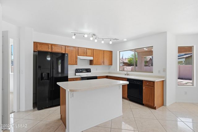 7141 W Deserama Drive, Tucson, AZ 85743