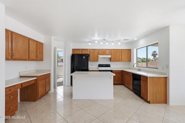 7141 W Deserama Drive, Tucson, AZ 85743