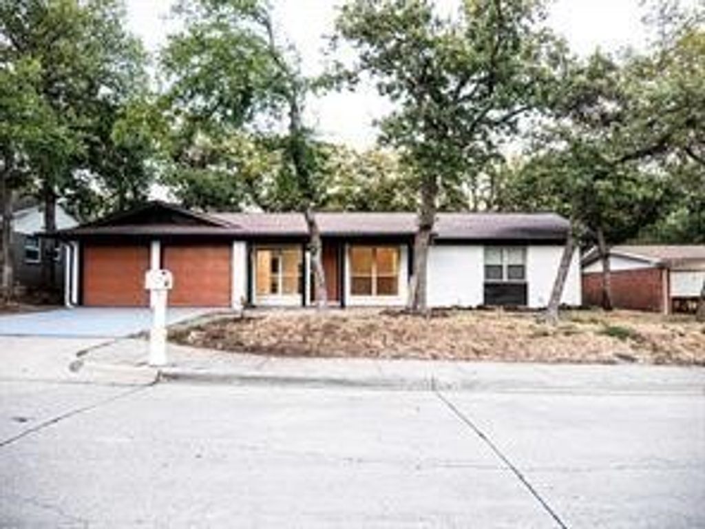 65 Somerset Terrace, Bedford, TX 76022