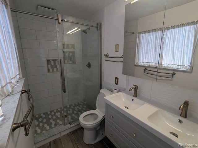 5155 Greenview, Clarkston, MI 48348