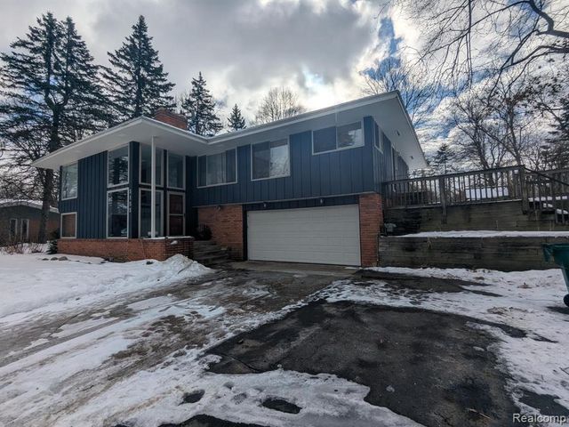 5155 Greenview, Clarkston, MI 48348