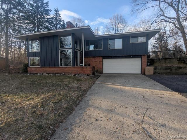 5155 Greenview, Clarkston, MI 48348