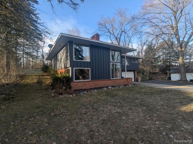 5155 Greenview, Clarkston, MI 48348