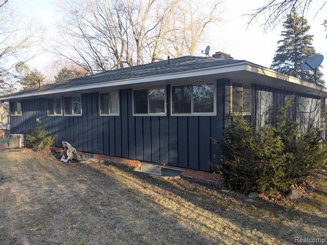 5155 Greenview, Clarkston, MI 48348