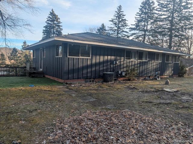 5155 Greenview, Clarkston, MI 48348