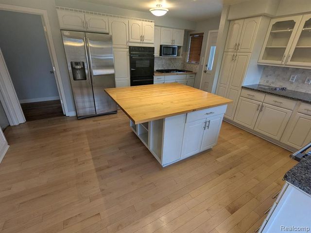 5155 Greenview, Clarkston, MI 48348