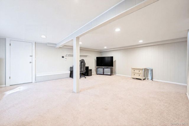 1477 6th Street, West Babylon, NY 11704