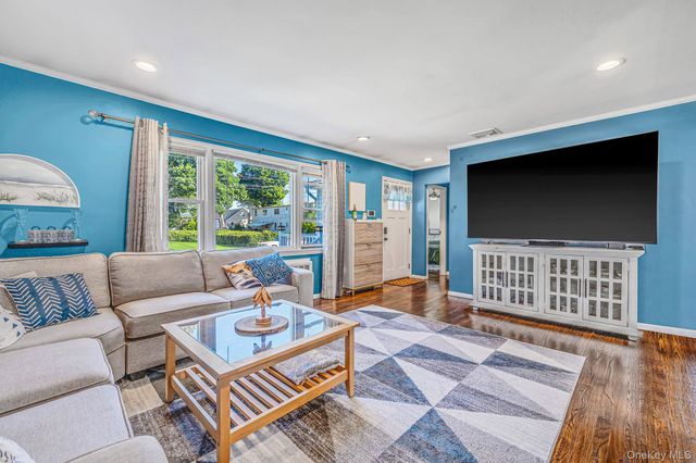 1477 6th Street, West Babylon, NY 11704