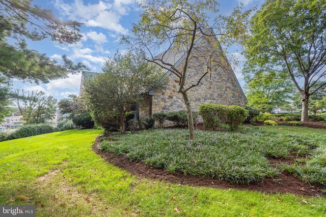 1910 HARRINGTON DR, Lancaster, PA 17601