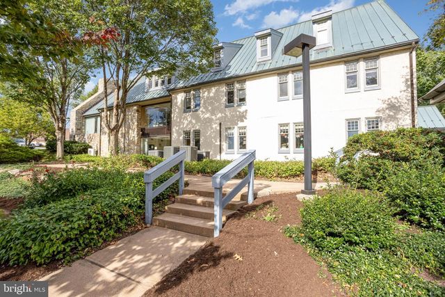 1910 HARRINGTON DR, Lancaster, PA 17601