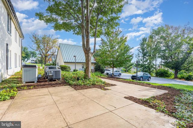 1910 HARRINGTON DR, Lancaster, PA 17601