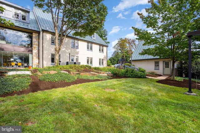 1910 HARRINGTON DR, Lancaster, PA 17601