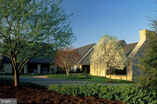 1910 HARRINGTON DR, Lancaster, PA 17601